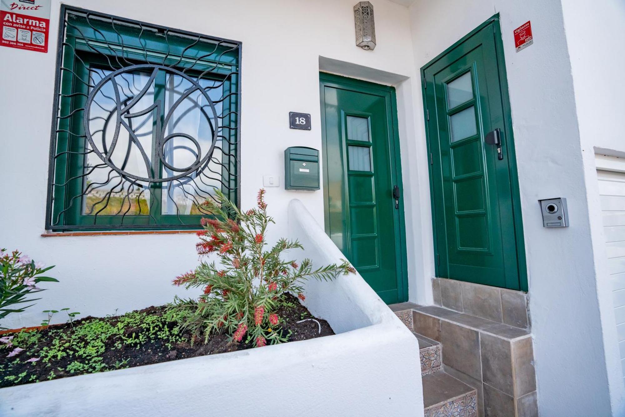 Casa Julio - Alcala Complete Coastal Retreat - Entire Apartment - 3 Min Walk From The Ocean - Shared Entrance With Host Zewnętrze zdjęcie