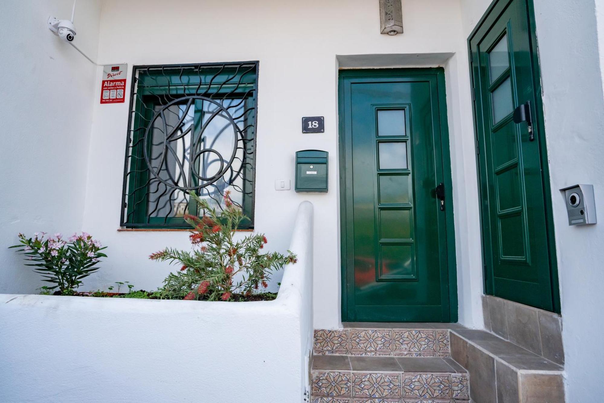 Casa Julio - Alcala Complete Coastal Retreat - Entire Apartment - 3 Min Walk From The Ocean - Shared Entrance With Host Zewnętrze zdjęcie